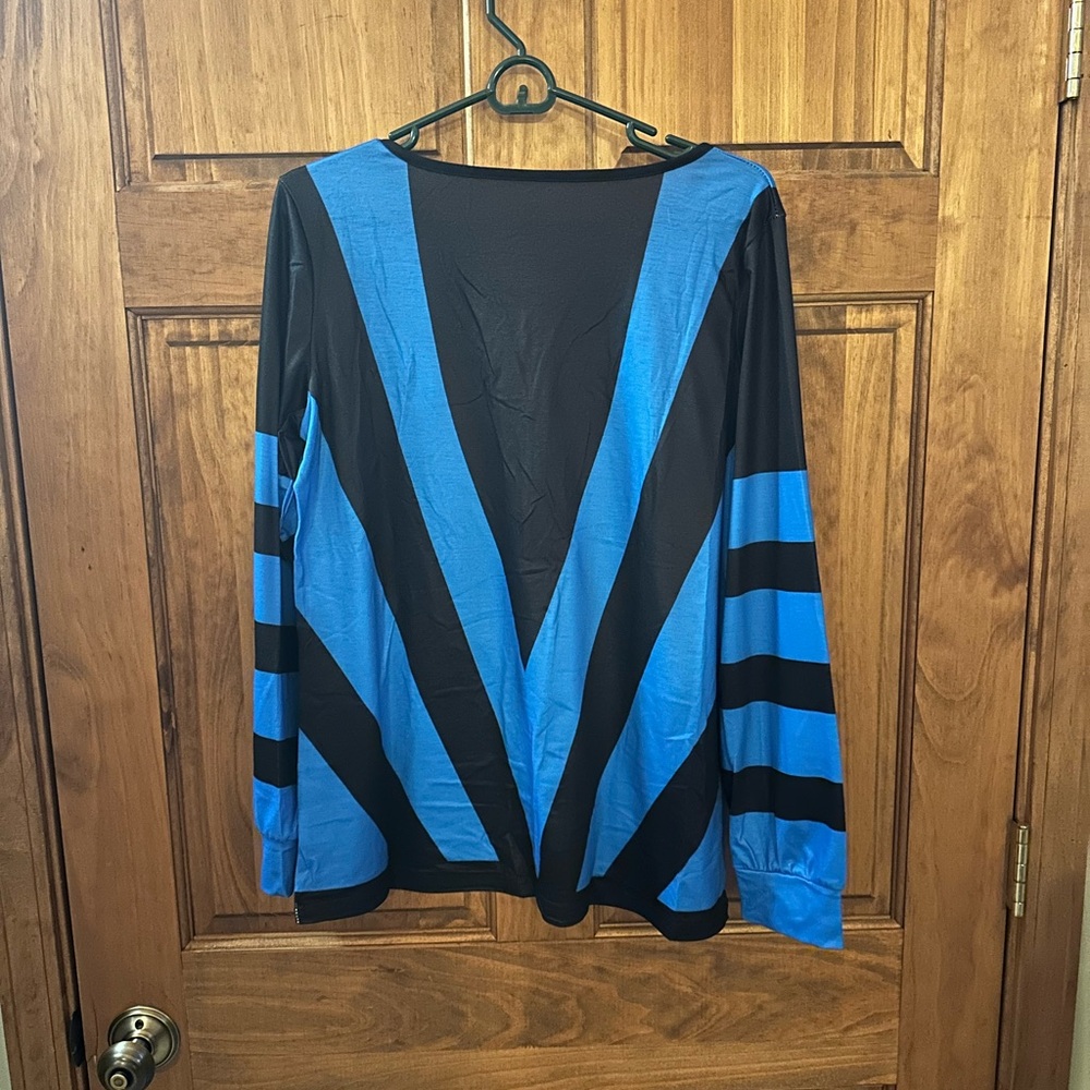 Blue and Black Zipper zip upV-Neck Women's sweater top! Size large! - Picture 6 of 6